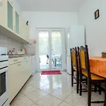 Vakantiehuis Mile Ferienhaus-excellent Location Close To Rab Rab Town
