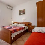 Vakantiehuis Mile Ferienhaus-excellent Location Close To Rab Rab Town