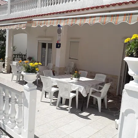 Mile Ferienhaus-excellent Location Close To Rab Vakantiehuis *