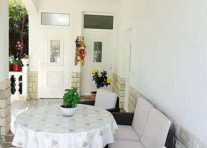 Дом отдыха Mile Ferienhaus-excellent Location Close To Rab Раб