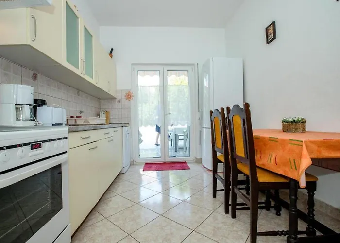 Дом отдыха Mile Ferienhaus-excellent Location Close To Rab Раб