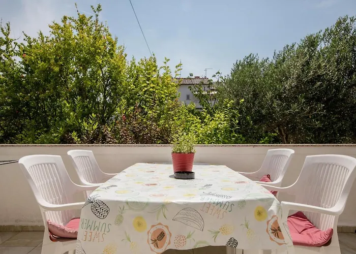 Mile Ferienhaus-excellent Location Close To Rab Раб