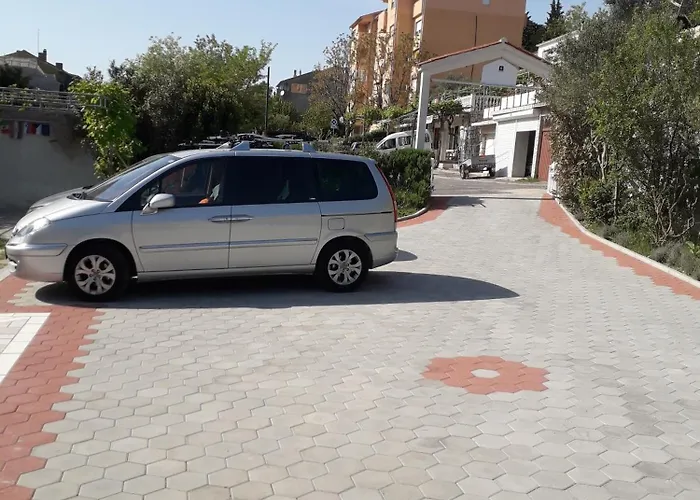 Mile Ferienhaus-excellent Location Close To Rab Дом отдыха