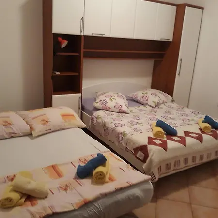 Mile Ferienhaus-excellent Location Close To Rab Rab Town