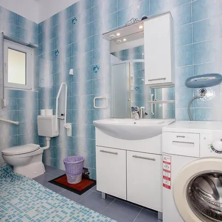 Mile Ferienhaus-excellent Location Close To Rab *